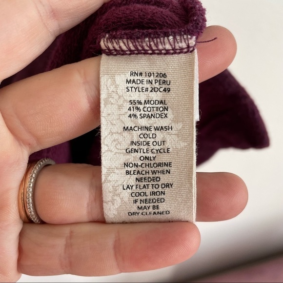 SOFT SURROUNDINGS MAROON SWEATSHIRT TUNIC TOP WITH DOUBLE FRONT POCKETS - Picture 5 of 5